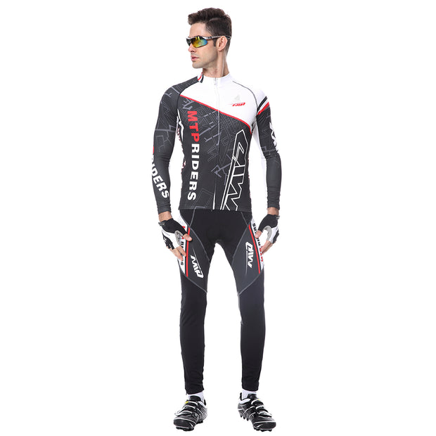 Front side - Men wearing a cycling suit in black colour