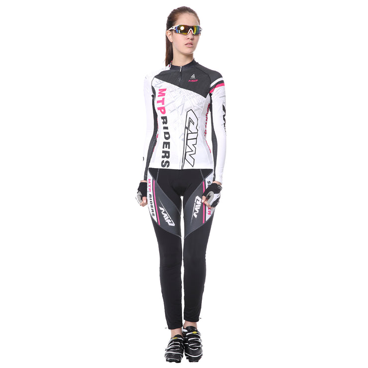 front side - Women wearing a cycling suit in white colour